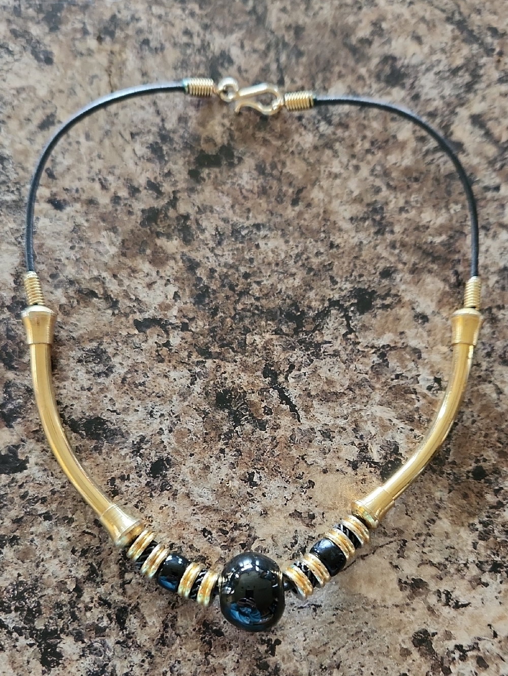 Cheap-Chic Gold-tone and Black Beaded Short Necklace 16 Inches